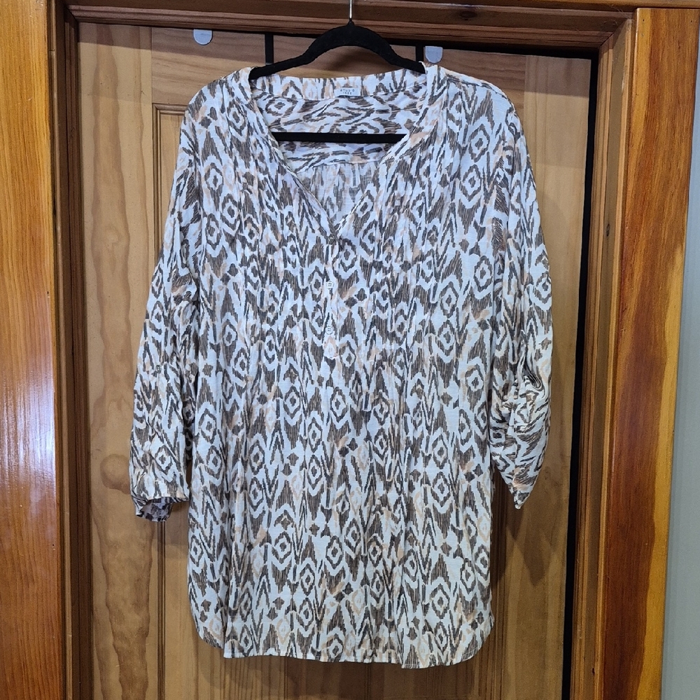 Relaxed V-Neck Tunic Top in Cream and Brown